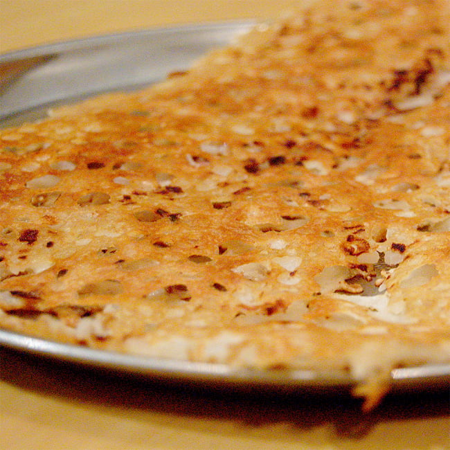 【3個セット】インドの軽食  ラバ ドーサの素 -Rava Dosa Mix 500g 袋入り 【MTR】 8 - インドでお店で出されているラバドーサのアップです。