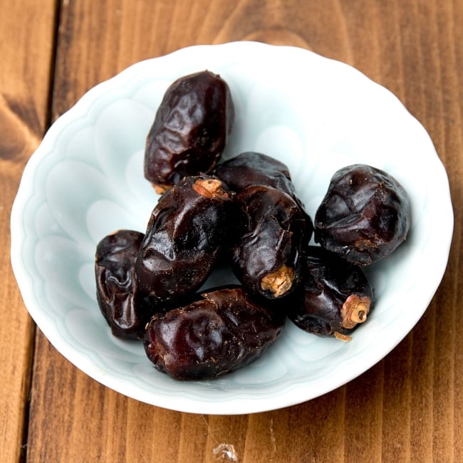 【6個セット】クナイジ種 種入・濃厚 粒デーツ - 250g【DATE CROWN】 4 - 中にはこの様なデーツが入っています