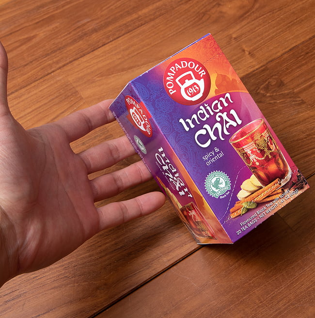 【6個セット】インディアン チャイ クラシック ティーバック 【20パック】 【Pompadour】 6 - サイズ比較のために手に持ってみました