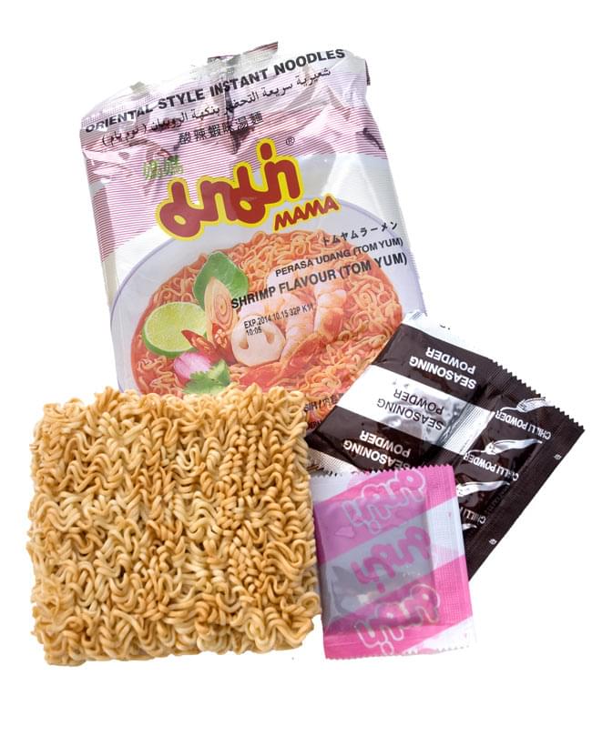 【12個セット】インスタントヌードル トムヤム エビ味 【MAMA】 3 - 麺と粉末スープ、粉末チリ、液体調味料が入っています。作りかたは、至って簡単です。