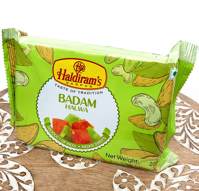 【6個セット】インドのお菓子 ジェリー ビーンズ風不思議菓子 バダム ハルワ - Badam Halwa 3 - 斜めから撮影しました