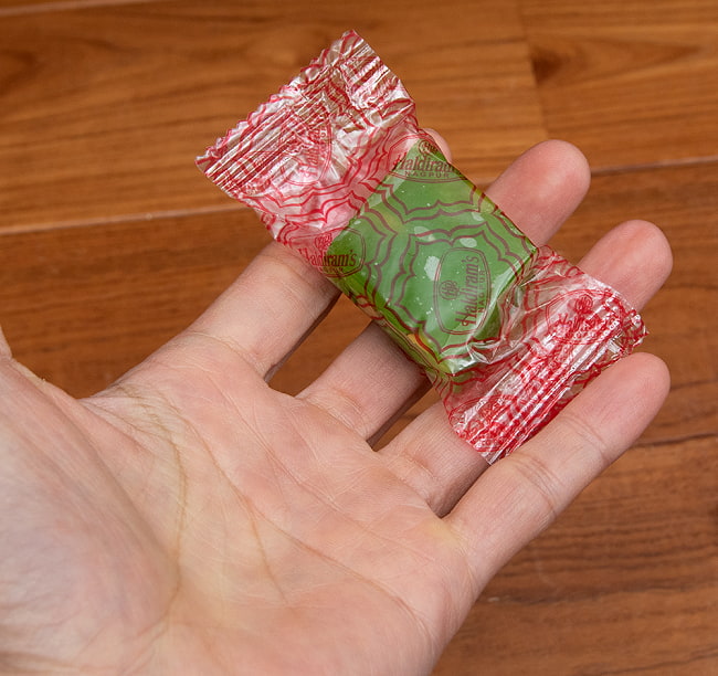 【6個セット】インドのお菓子 ジェリー ビーンズ風不思議菓子 バダム ハルワ - Badam Halwa 6 - 緑色。カルダモンのハルワです