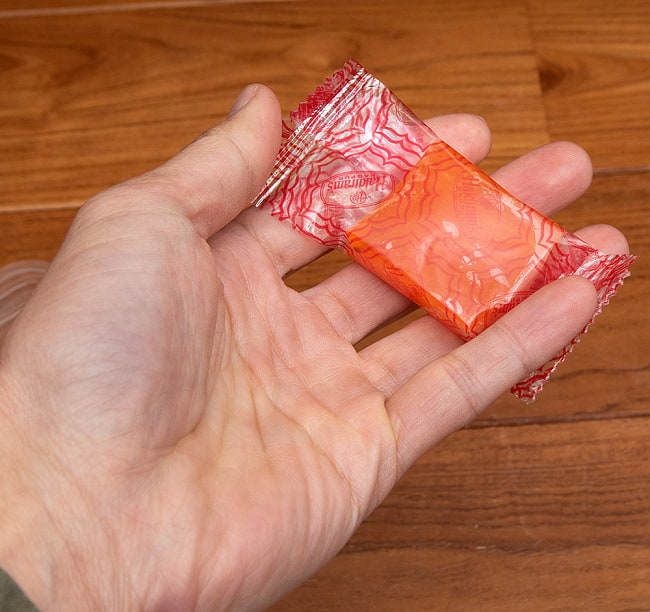 【6個セット】インドのお菓子 ジェリー ビーンズ風不思議菓子 バダム ハルワ - Badam Halwa 7 - オレンジ色のハルワです