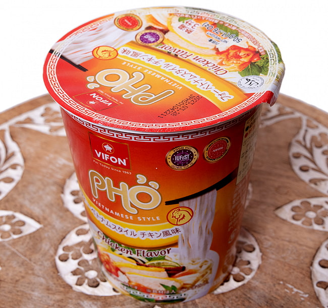 【6個セット】フォー ベトナムスタイル カップ麺 【VIFON】 チキン風味 7 - 斜めから撮影しました