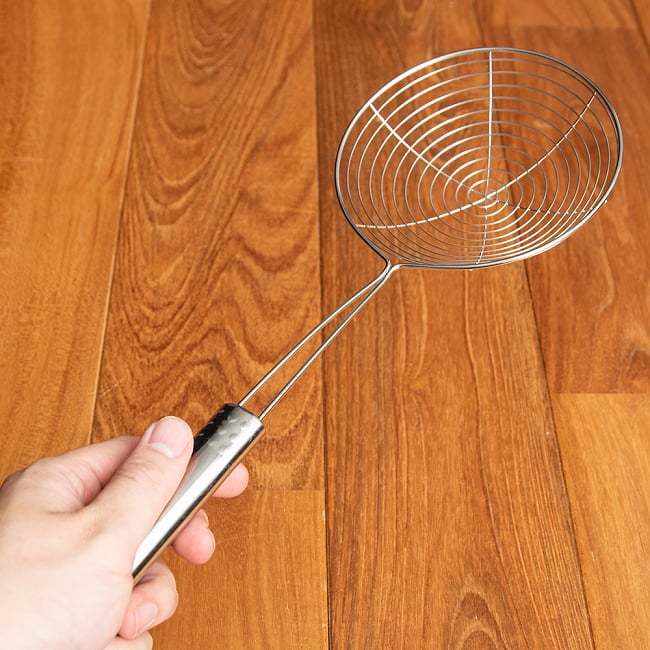 【10個セット】ベトナムの麺すくい（浅型）フォーやブンなどの湯切りに 9 - このくらいのサイズ感になります
