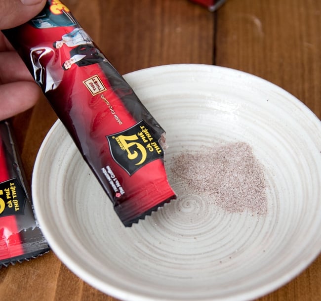ベトナムインスタントコーヒーG7 コーヒー ミックス 3in1 50パック 【TRUNG NGUYEN】 5 - 一つの袋で一杯分(アイスの場合は1杯2袋使用)の小分け方式ですので、簡単便利。ギフトとしても配りやすいですよ。