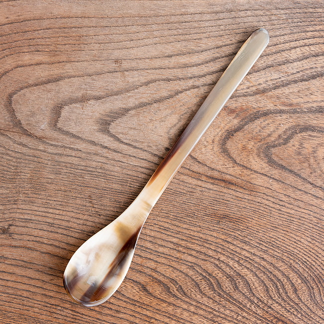 キャトルホーン　水牛の角のロングスプーン　美しいべっ甲模様[約19cm×3.5cm]の写真食器,アジア 食器,ベトナム 食器,水牛,キャトルホーン,べっ甲柄,カトラリー