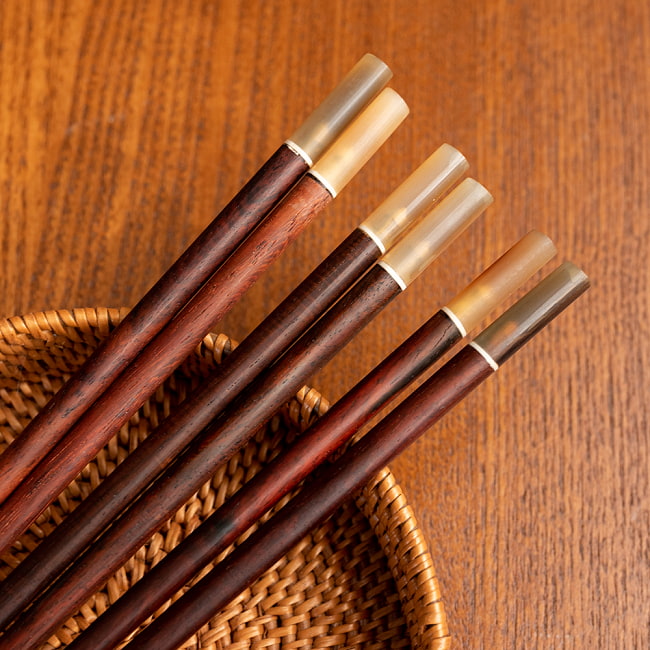  ベトナムからやってきた アジアン箸[水牛の角] 7 - 天然の素材を用いて、手作りしている為、色味など個体差がございます。