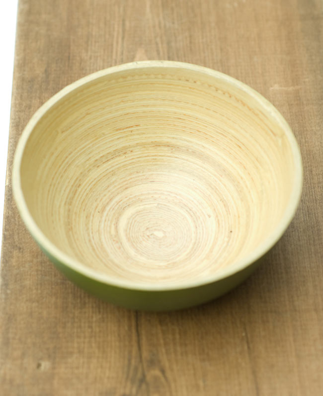 ベトナムの竹食器 - 小鉢 薄緑(直径10cm程度) 2 - 真上から見てみました。