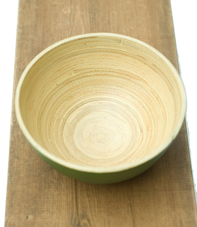 ベトナムの竹食器 - お椀 薄緑(直径12cm程度) 2 - 真上から見てみました。