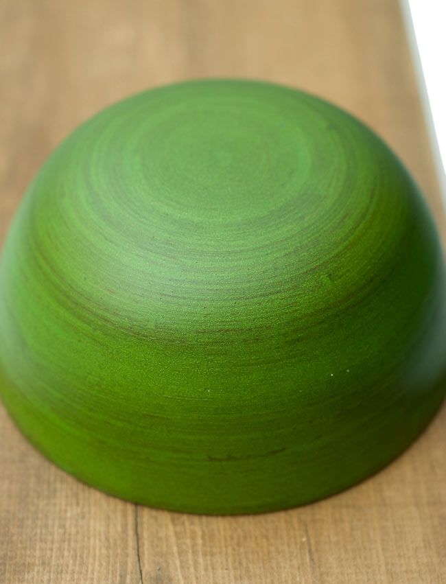 ベトナムの竹食器 - お椀 薄緑(直径12cm程度) 3 - 裏面はこのようになっています。