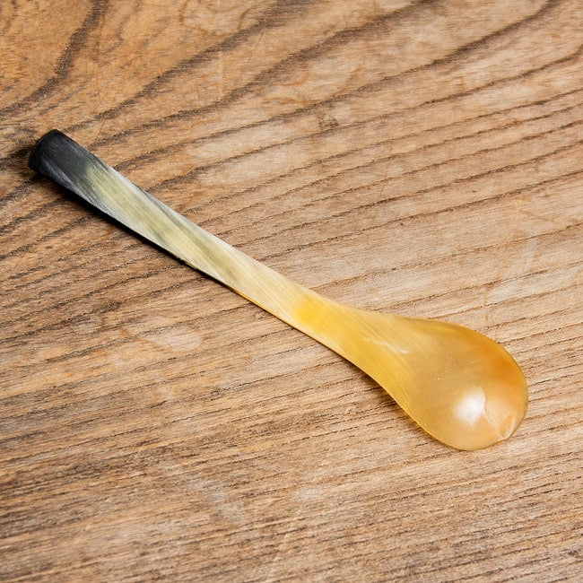 キャトルホーン　水牛の角のデザートスプーン　美しいべっ甲模様[11cm×2.5cm] 6 - 裏面の全体写真です