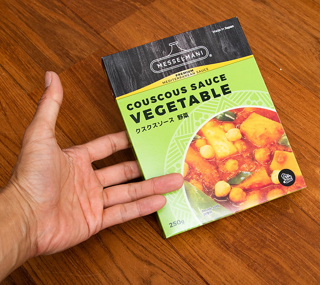 クスクス ソース ベジタブル - COUSCOUS SAUCE VEGETABLE 250g[MESSELMANI] 4 - サイズ比較のために手に持ってみました