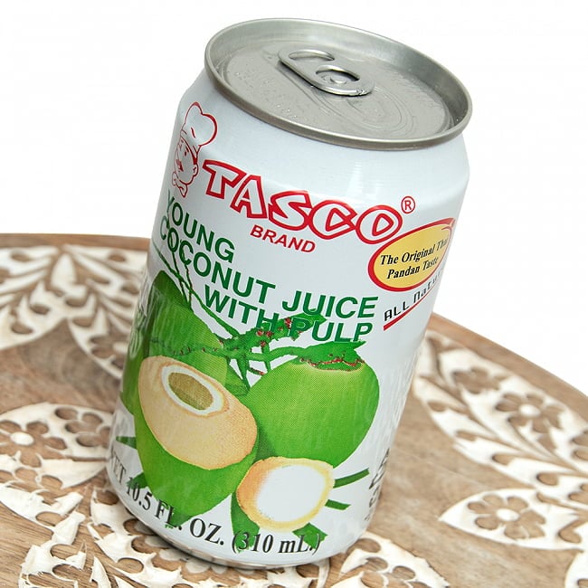 ココナッツジュース - YOUNG COCONUT JUICE WITH PULP[350ml] 2 - 斜めから撮影しました