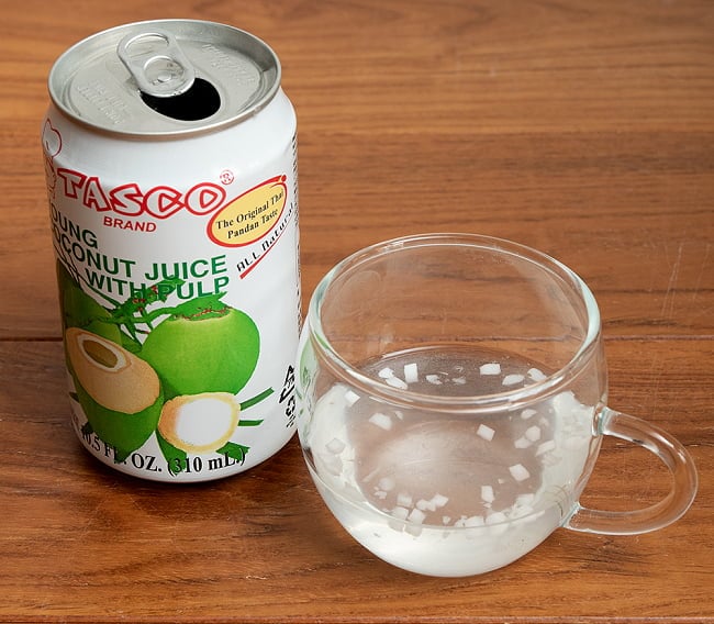 ココナッツジュース - YOUNG COCONUT JUICE WITH PULP[350ml] 6 - 中を開けてみました