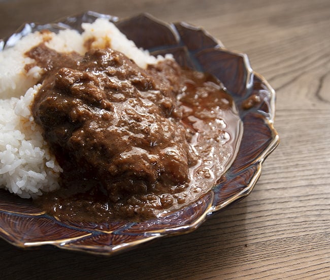 特大骨付き鶏肉入り ネパールチキンカレー - ククラコマス・タルカリ 6 - 実際に中身を出してみました。辛すぎず、とっても美味しいです