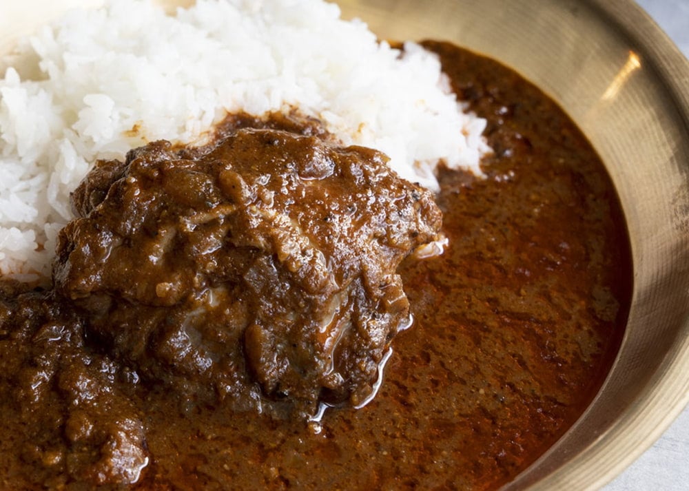 特大骨付き鶏肉入り ネパールチキンカレー - ククラコマス・タルカリ1枚目の説明写真です