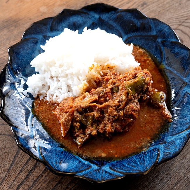 【2人前】KARAHI GOSHT カラヒ・ゴーシュト パキスタンの牛煮込みカレー 【LAZZAT】 435g 5 - 実際に中を開けて盛り付けしてみました。具がゴロゴロ入っていてびっくり!!