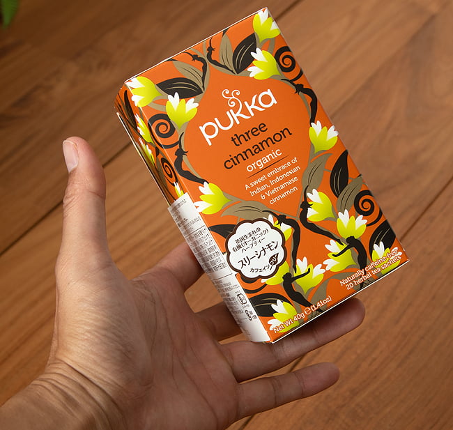 【PUKKA】three cinnamon - スリーシナモン - オーガニックハーブティー(カフェインフリー) 5 - サイズ比較のために手に持ってみました