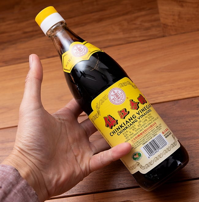 北固山 鎮江香酢 - 550ml 4 - サイズ比較のために手と一緒に撮影しました