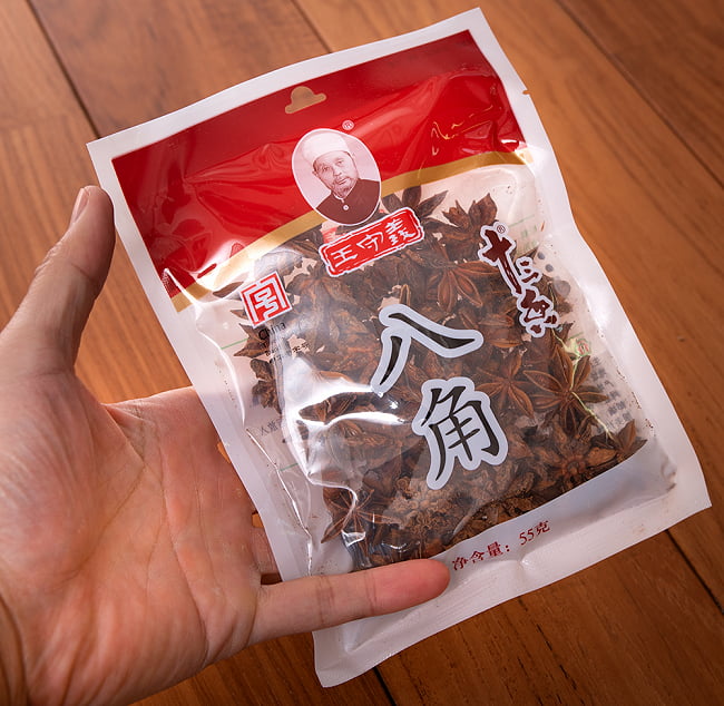 八角 スターアニス - 55g 6 - サイズ比較のために手に持ってみました