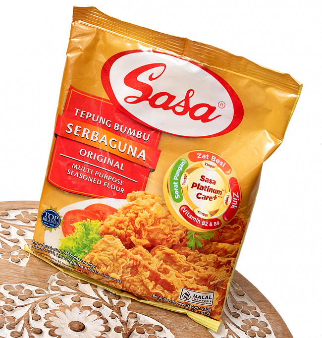 インドネシア風 唐揚げ粉 - TEPUNG BUMBU SERBAGUNA - ORIGINAL 【SASA】 3 - 手に持ってみました。インドネシアのサラダ、ガドガドと一緒がおすすめです。ぜひ、お試しください。