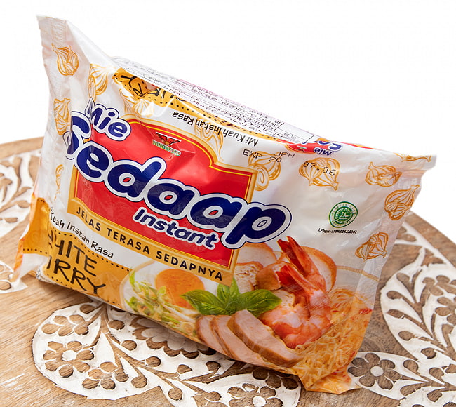 【Mi Sedaap】インスタントヌードル WHITE CURRY  ホワイトカレー味 5 - 斜めから撮影しました