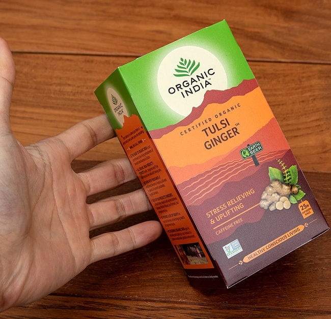 トゥルシーティ　 ジンジャー TULSI GINGER(25包) 【Organic India】 4 - サイズ比較のために手に持ってみました