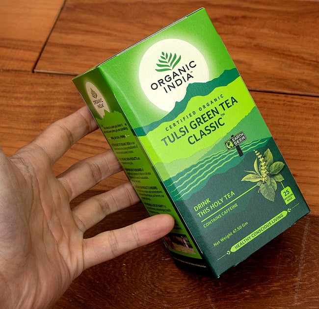 トゥルシーティ　 グリンティー クラッシック GREEN TEA CLASSIC(25包) 【Organic India】 4 - サイズ比較のために手に持ってみました