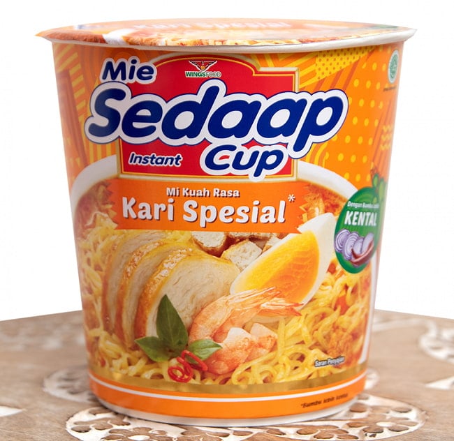 インスタント カップ ヌードル カレースペシャル味 - Mi Kuah Rasa Kari Special  【Mie Sedaap】 の写真1枚目です。インドネシアのカレー味インスタントヌードル、カップ付きです。インドネシア料理,インドネシア,インスタント麺, 肉野菜味,ミートボール入り,ハラル