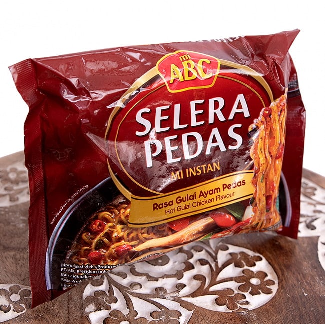 【ABC】SELERA PEDAS Rasa Gulai Ayam Pedas- グライアヤムプダス味ラーメン 2 - 斜めから撮影しました