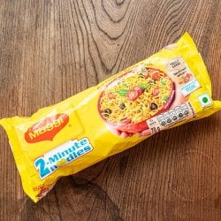 インドの屋台ヌードル マサラ味 インスタント 4人前 Maggi