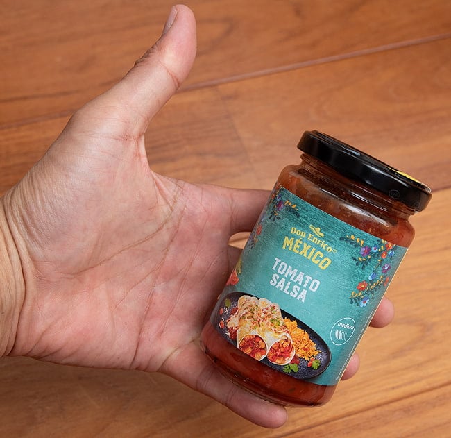 ドンエンリコ　トマトサルサソース - TOMATO SALSA 200ml 【Don Enrico Mexico】 4 - サイズ比較のために手に持ってみました