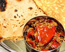 スパイスを詰めたレッドチリの辛口アチャール - 500g【Mother