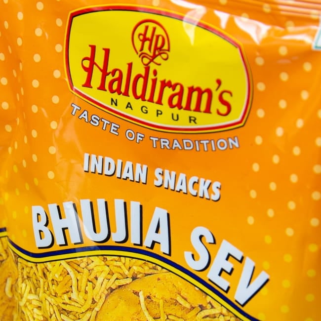 インドのお菓子 ひよこ豆粉で作ったヌードルスナック - ブジア セヴ - Bhujia Sev 3 - パッケージのアップです