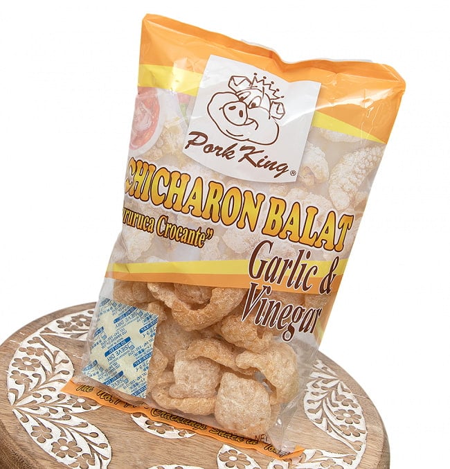 〔低糖質！ロカボスナック〕チチャロン バラット - 豚皮の唐揚げ  CHICHARON BALAT ガーリック & ビネガー  〔Pork-King〕　糖質オフ　国産 2 - 斜めから撮影しました