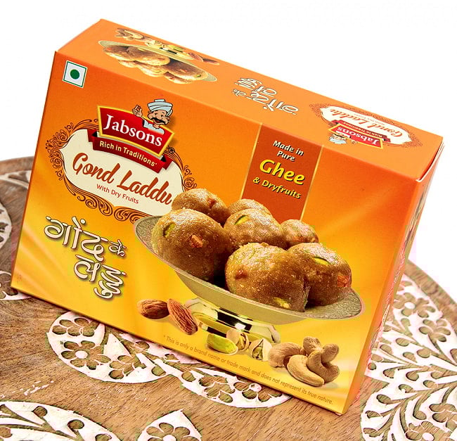 インドのお団子スイーツ - ゴンド・ラッドゥ - GOND LADDU with Dry Fruits[Jabsons] 2 - 斜めから撮影しました