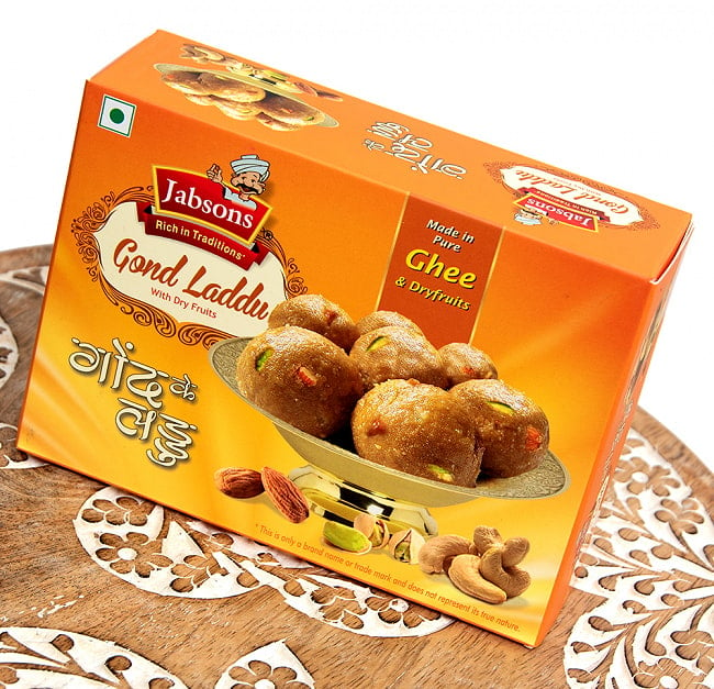 インドのお団子スイーツ - ゴンド・ラッドゥ - GOND LADDU with Dry Fruits[Jabsons] 2 - 斜めから撮影しました