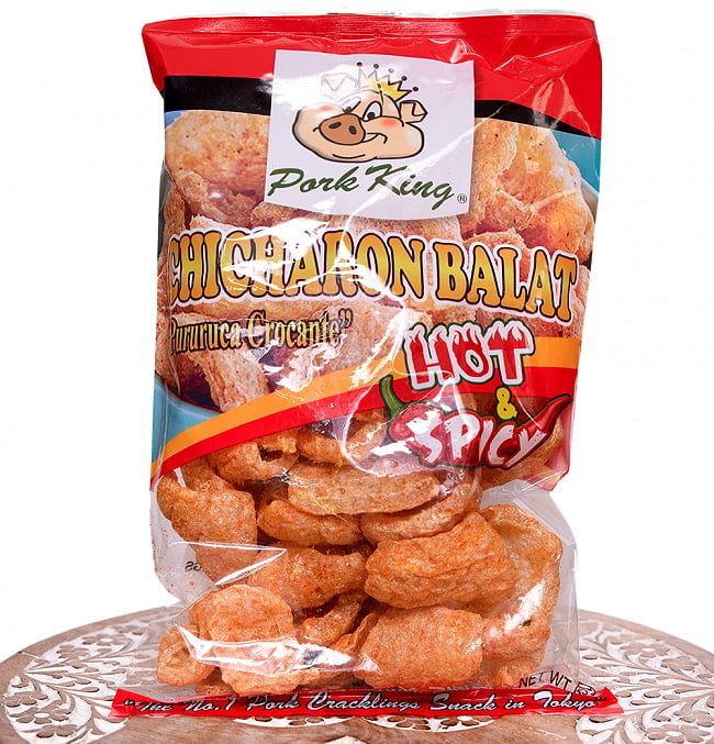 〔低糖質！ロカボスナック〕チチャロン バラット - 豚皮の唐揚げ  辛口 CHICHARON BALAT HOT&SPICY 〔Pork-King〕　糖質オフ　国産の写真1枚目です。豚皮をからっと唐揚げした美味しいスナックです。おちゃめな豚さんのデザインです。チチャロン,スナック,豚皮スナック,揚げ菓子,フィリピンのお菓子,フィリピン,お菓子