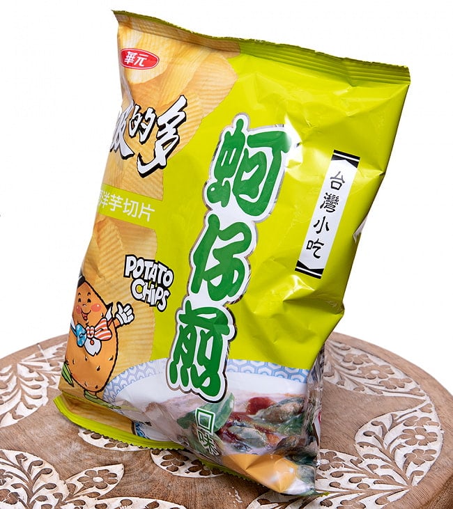 ポテトチップス 牡蠣オムレツ味 34g 【華元】 2 - 横から撮影しました