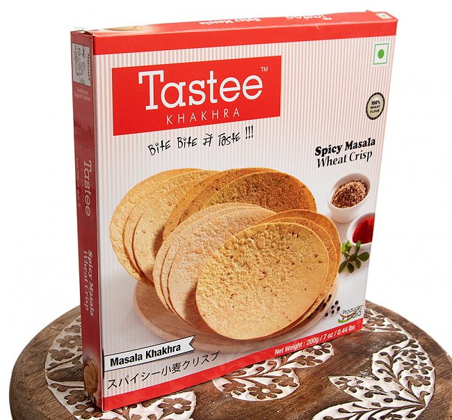 スパイシー 小麦 クリスプ - インド 薄せんべい Spicy Masala Wheat Crisp - Masala Khakhra 200g 【Tastee Khakhra】 2 - 斜めから撮影しました