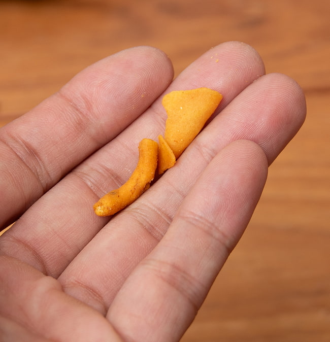 インドで定番のお菓子ナムキン - Golden Mix 170g【Chhedas】 5 - 一つ一つは小さいので、まとめてパクっと食べる感じになります