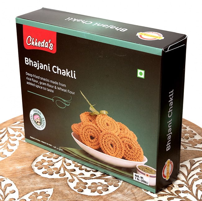 ぐるぐる揚げ物スナック - Bhajani Chakli 170g【Chhedas】 2 - 斜めから撮影しました