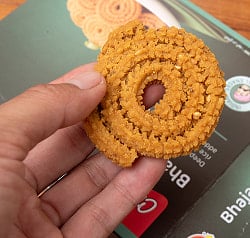 ぐるぐる揚げ物スナック - Bhajani Chakli 170g【Chhedas】 - サブ5