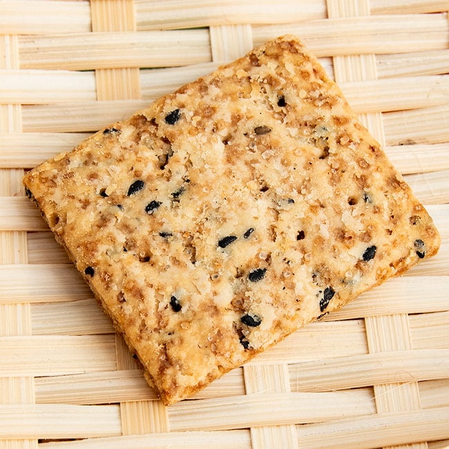 有機ごまとライ麦クッキー 5袋入 【老楊】 6 - 香ばしくて優しい味わいのクラッカーです。