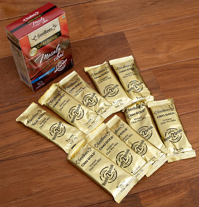 お湯を注ぐだけでインドのカルダモンチャイ！　ELAICHI CHAI 10袋入り[GeeBees] 5 - 同じシリーズの商品を開けてみました。金色の袋が10袋入っていました。