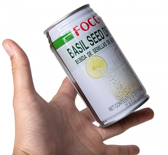 バジルシード ドリンク - BASIL SEED DRINK[350ml](FOCO) 2 - サイズ比較のために手に持ってみました