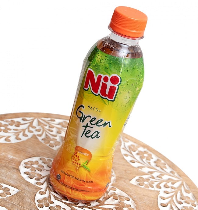 【NU】Green Tea Honey インドネシアの甘い緑茶 はちみつ入り 330ml 2 - 斜めから撮影しました