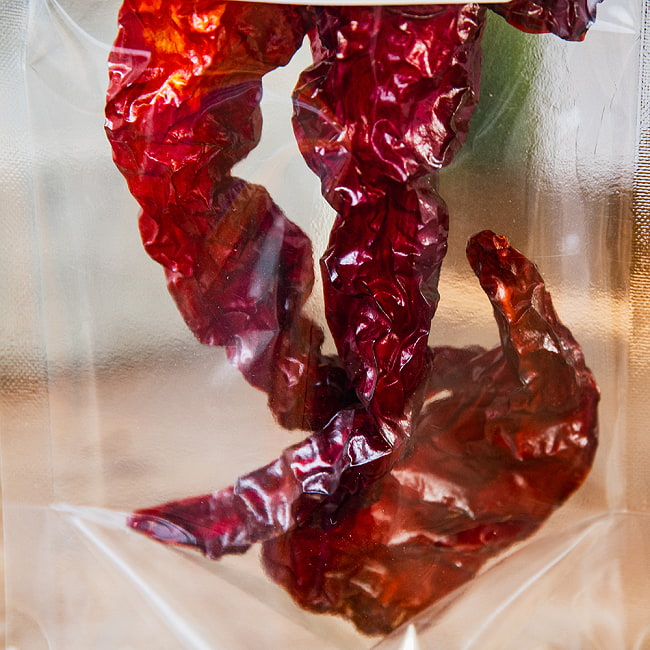 【激レア！国産品】カシミールチリ 国産品 10g 2 - 唐辛子を近くで見てみました。