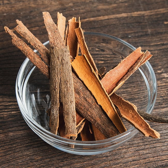 インド産シナモンスティック（カシアタイプ） 50g - Cinnamon Stick の写真スパイス, ハーブ, 香辛料, エスニック料理, アジア食材, カレー, 本格スパイス, スパイス料理,, スパイス初心者, 世界のスパイス,  香り豊か, 手作りカレー, インドカレー、パキスタンカレー